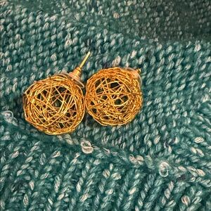 Chic Gold Wire Sphere Earrings